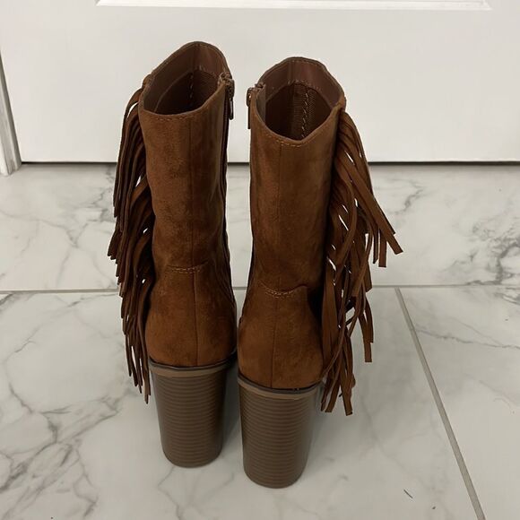 NEW! Brown fringe booties. Sz 7 - Picture 5 of 7